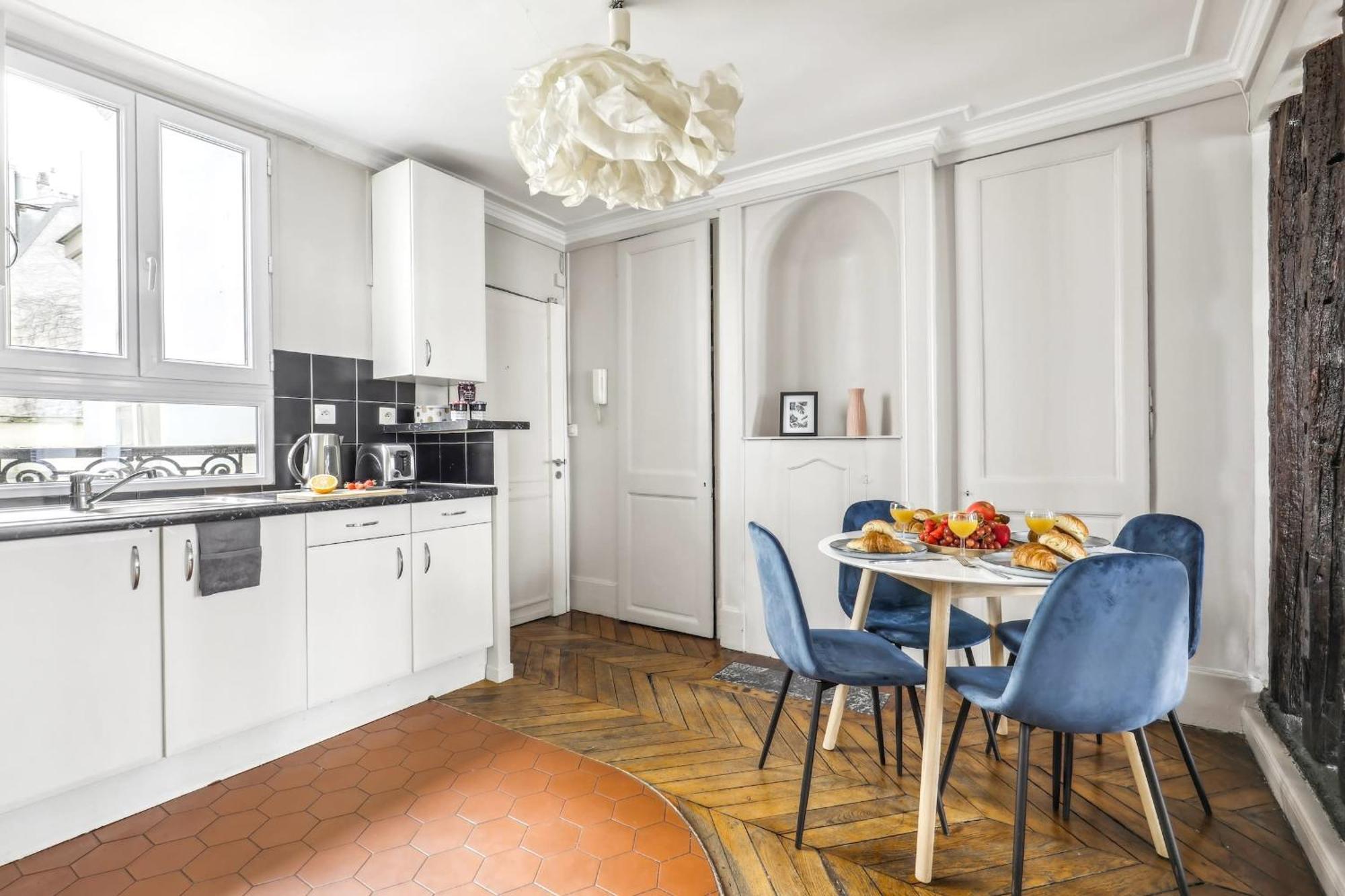 Le Marais 1br Place Saint Appartement Parijs